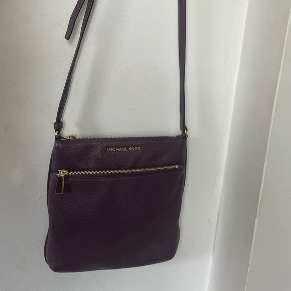 Michael Korrs Crossbody Bag and Matching Wallet - Picture 13 of 13